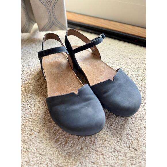 Dansko Rowan Navy Nubuck Mary Jane Flats Size 38 Closed Toe Comfort Shoes - Picture 2 of 12